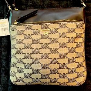 NWT Michael Kors cross body purse 🔥🔥🔥